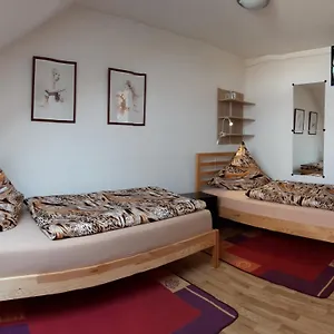 zwei-ruhige-private-gastezimmer-nahe-u-bahn.nuremberg-hotels.org/